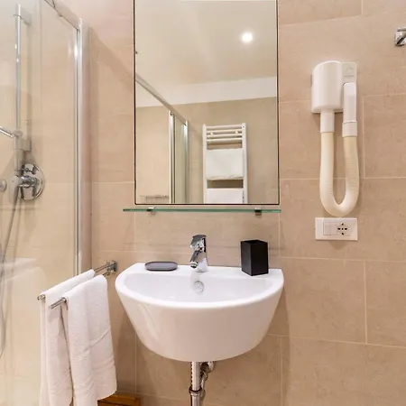 San Samuele Centro+ Wellness Pool Jacuzzi Apartament *